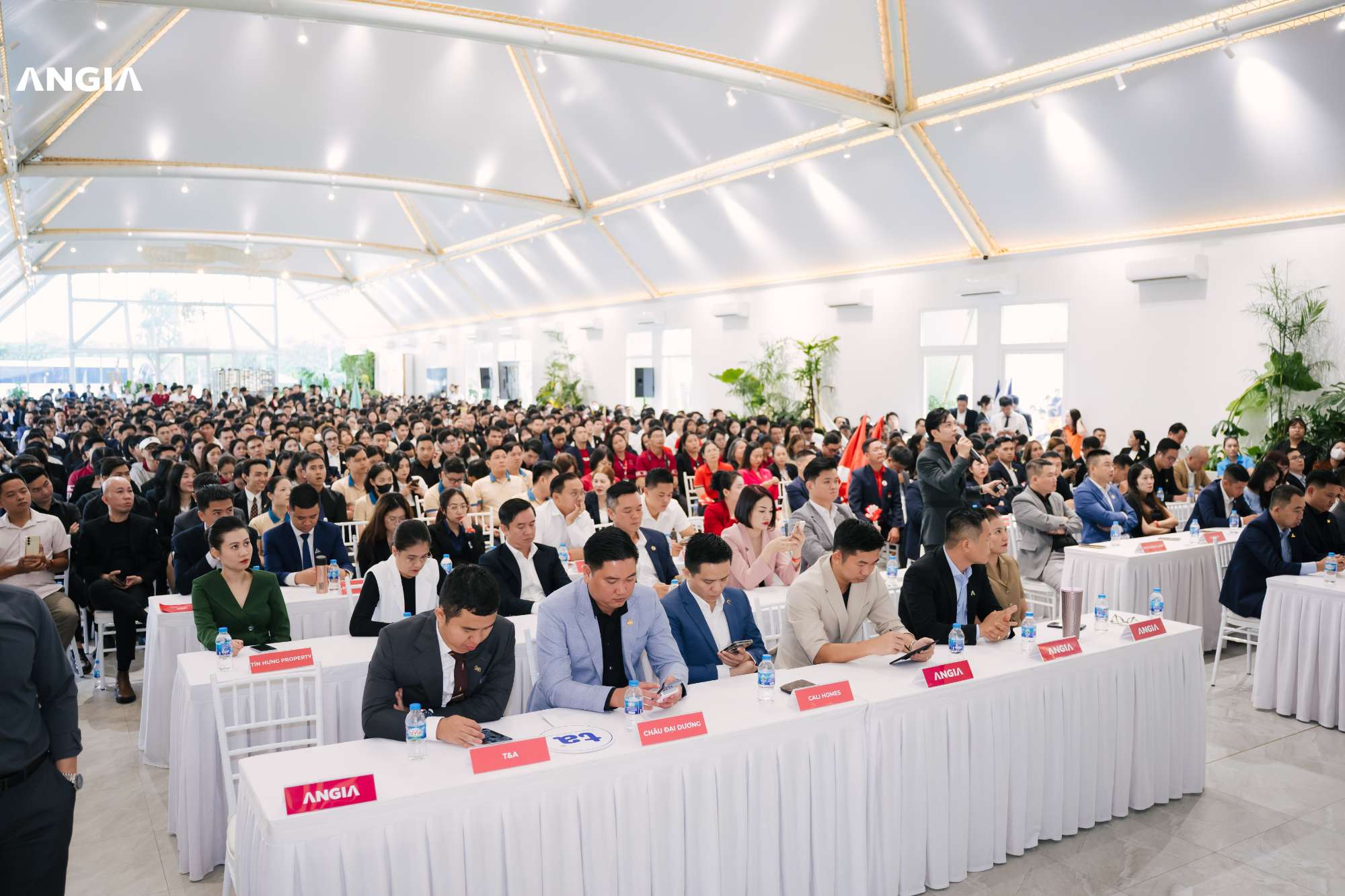 CĂN HỘ MẪU THÁP GIÓ ĐÔNG